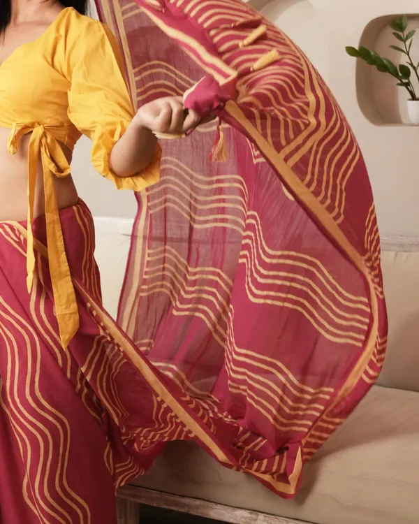 Pink_Cotton_Waves_H_Block_Printed_Mul_Saree_With_Tassels_For_Women